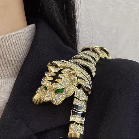 Gorgeous Large Luxury Rhinestone Tiger Zinc Alloy Brooch - Picture 5 of 13